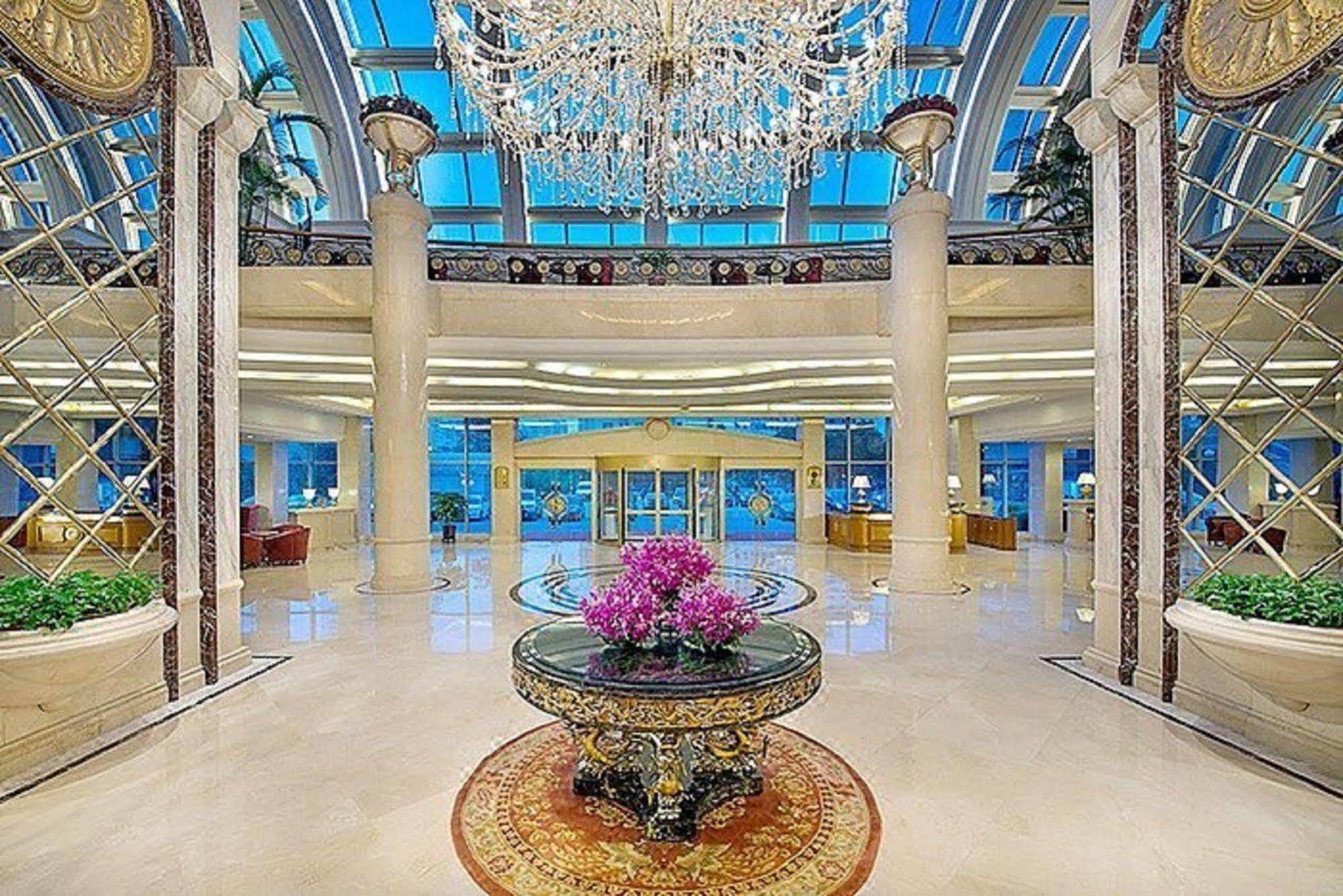 Celebrity International Grand Hotel Пекин Экстерьер фото