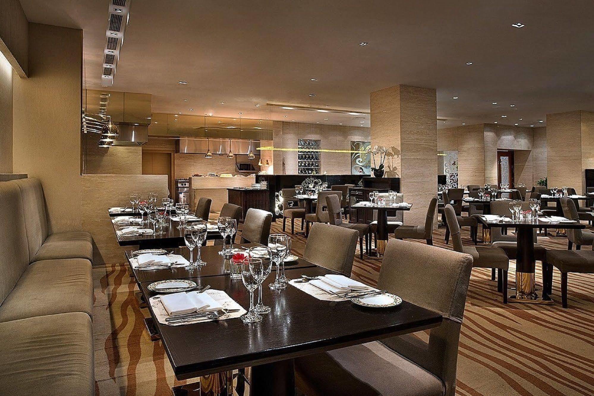 Celebrity International Grand Hotel Пекин Экстерьер фото