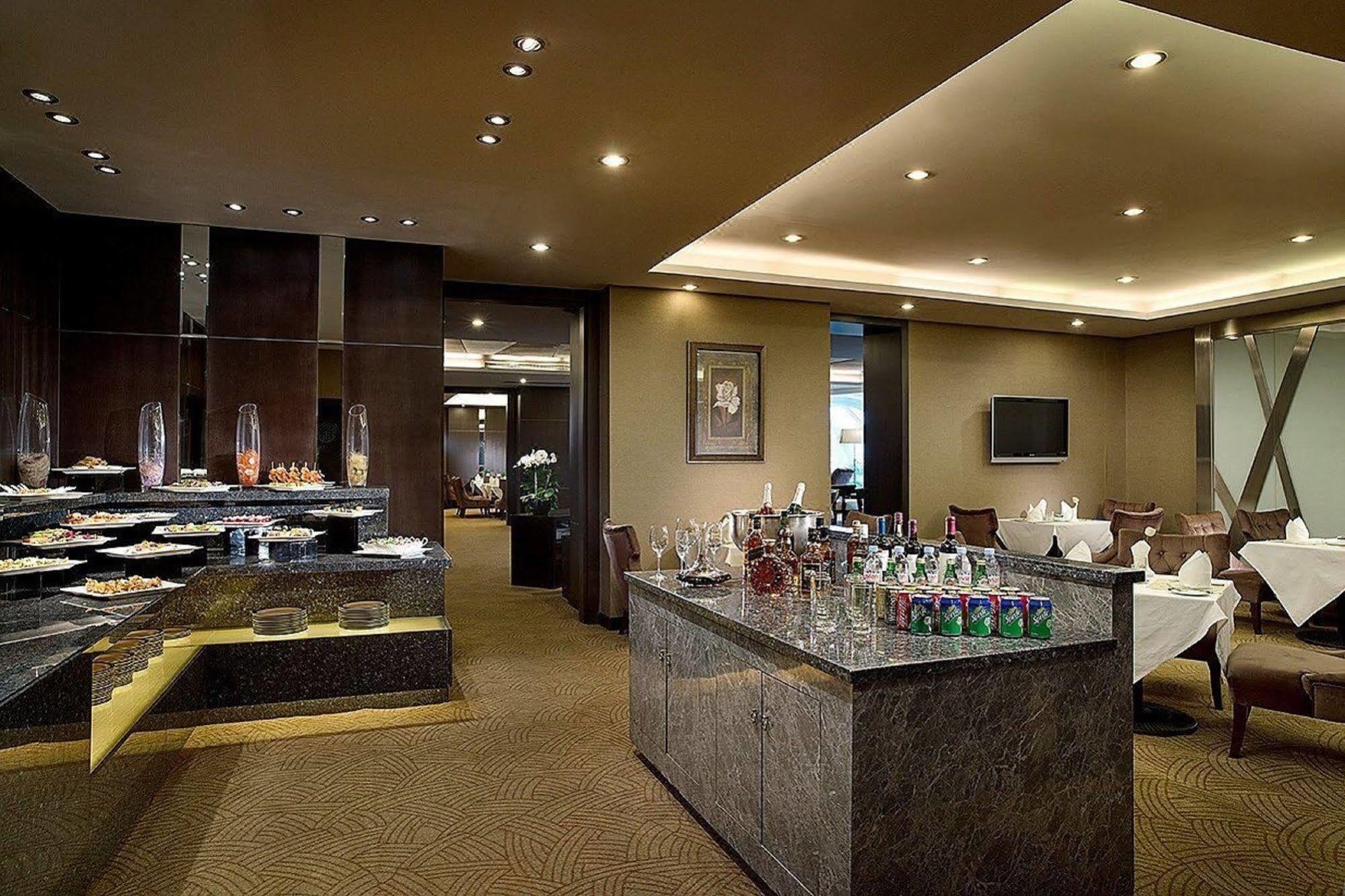 Celebrity International Grand Hotel Пекин Экстерьер фото