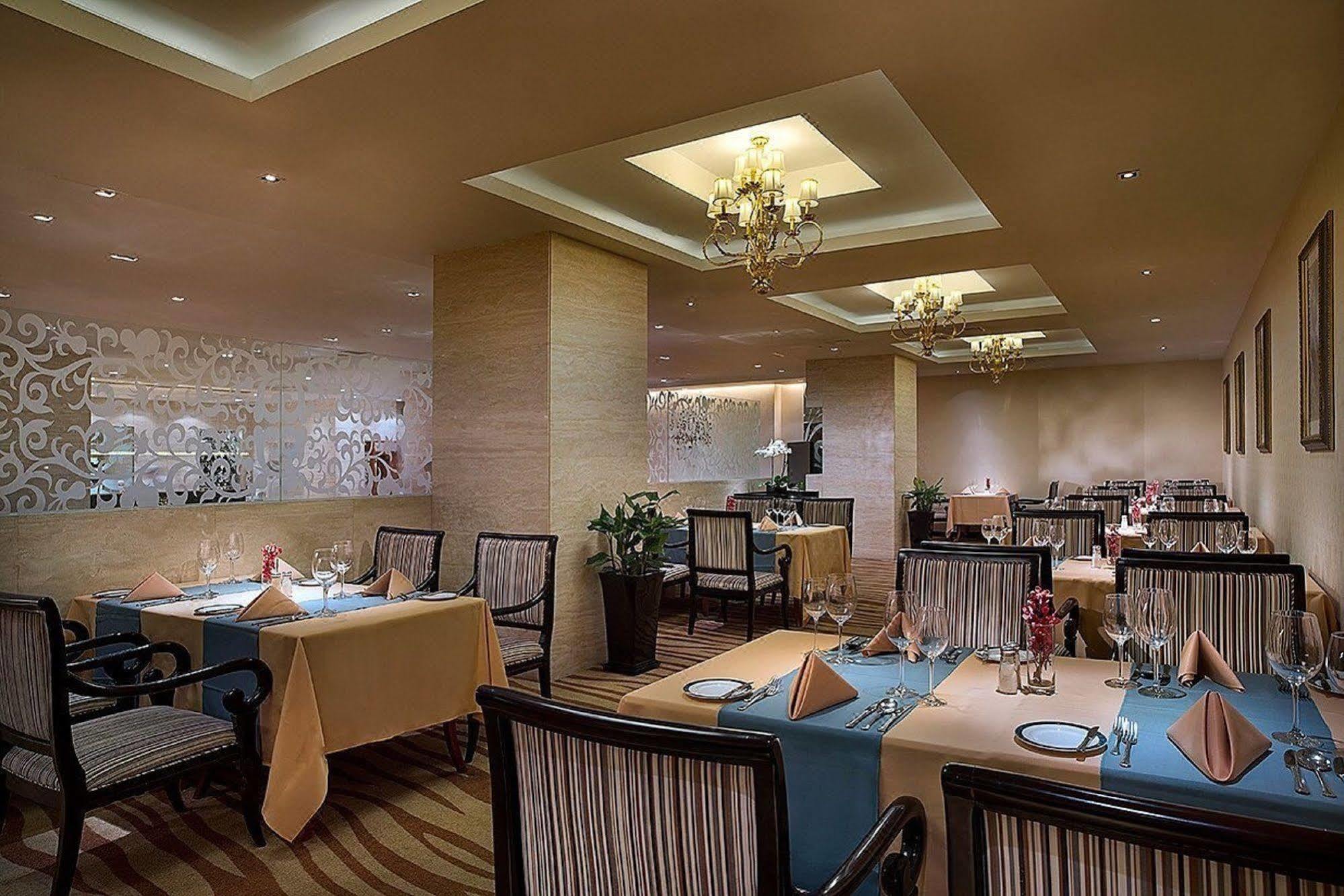 Celebrity International Grand Hotel Пекин Экстерьер фото