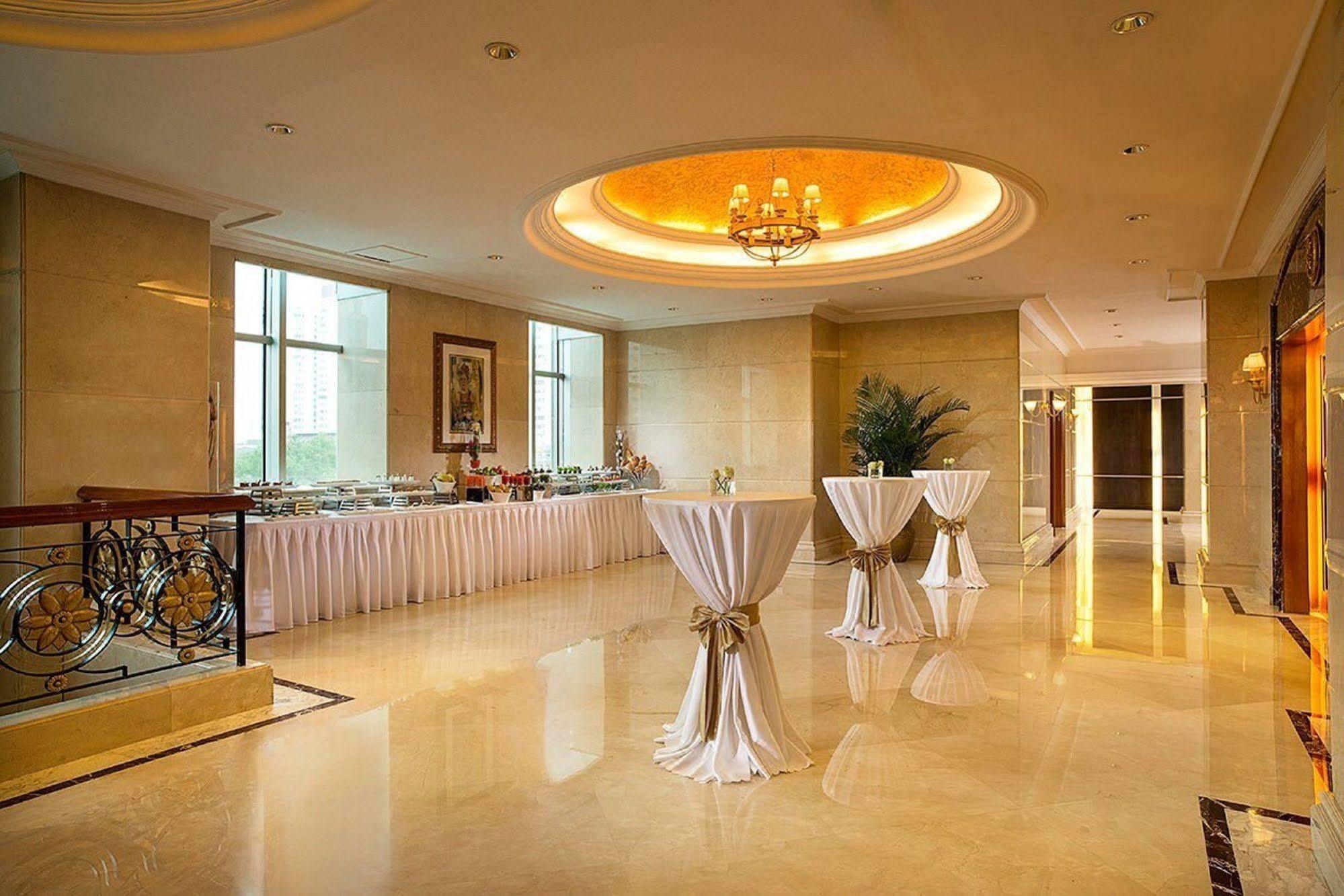 Celebrity International Grand Hotel Пекин Экстерьер фото